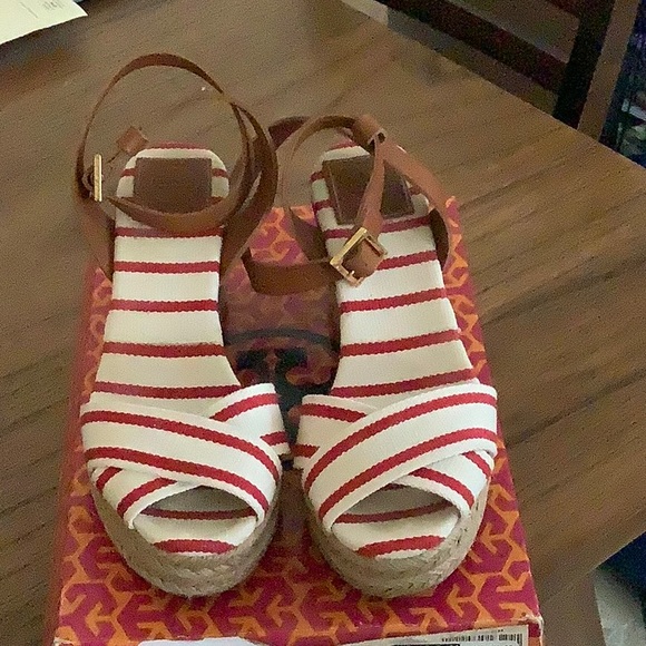 Red/white wedge - Picture 1 of 4